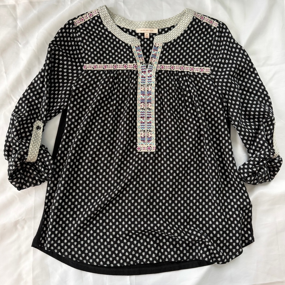 Skies Are Blue Boho Tunic Tab Sleeves Black White Embroidery Small Petite